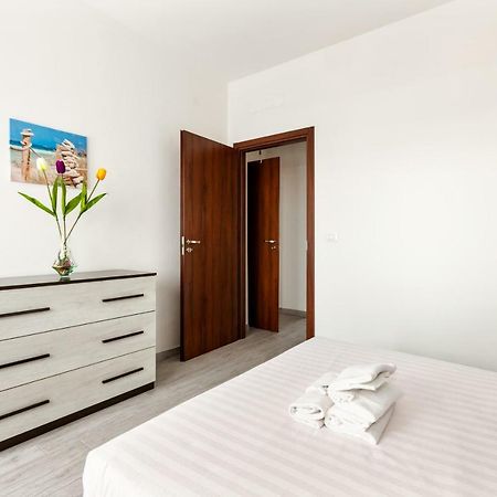 Renewed Balcony Flat With Green Garden Milán Exteriér fotografie