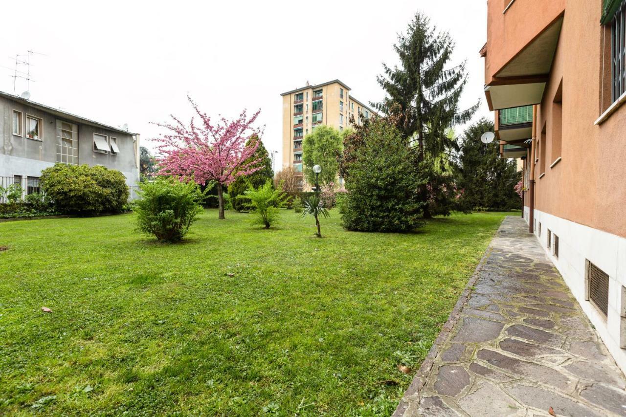 Renewed Balcony Flat With Green Garden Milán Exteriér fotografie